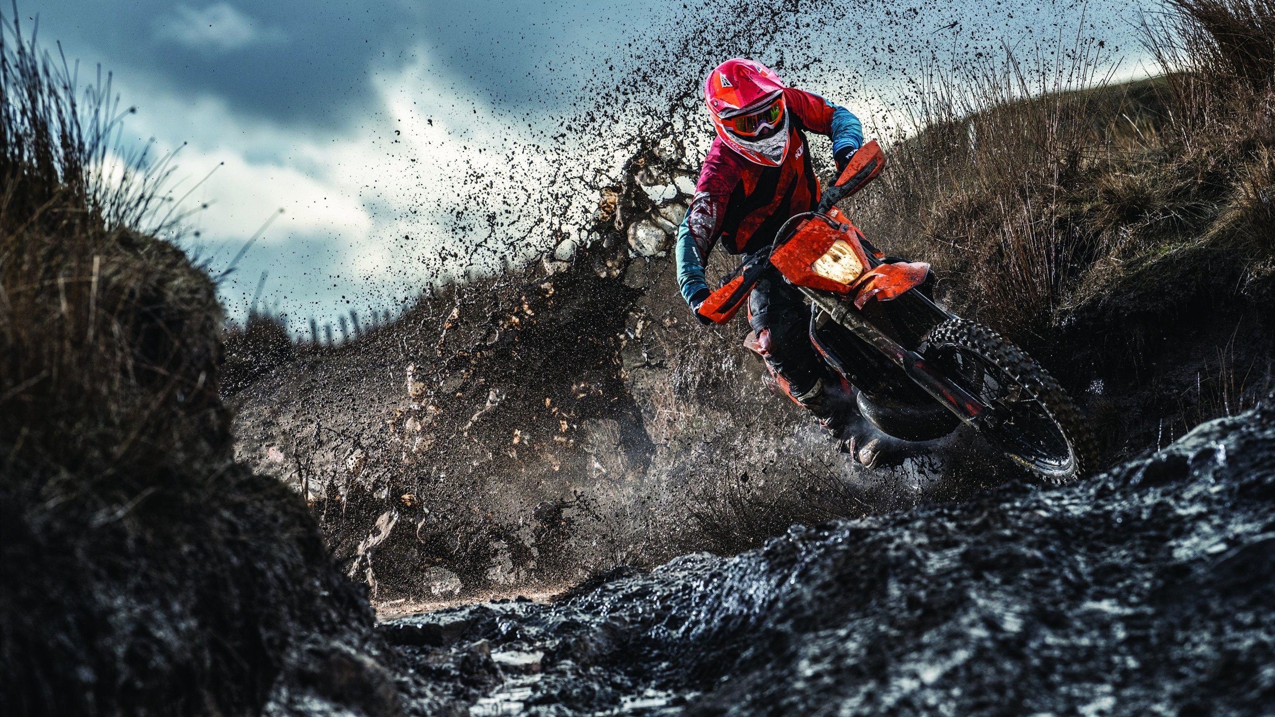 世界杯焦点战与俱乐部速胜，足球世界的双重奏